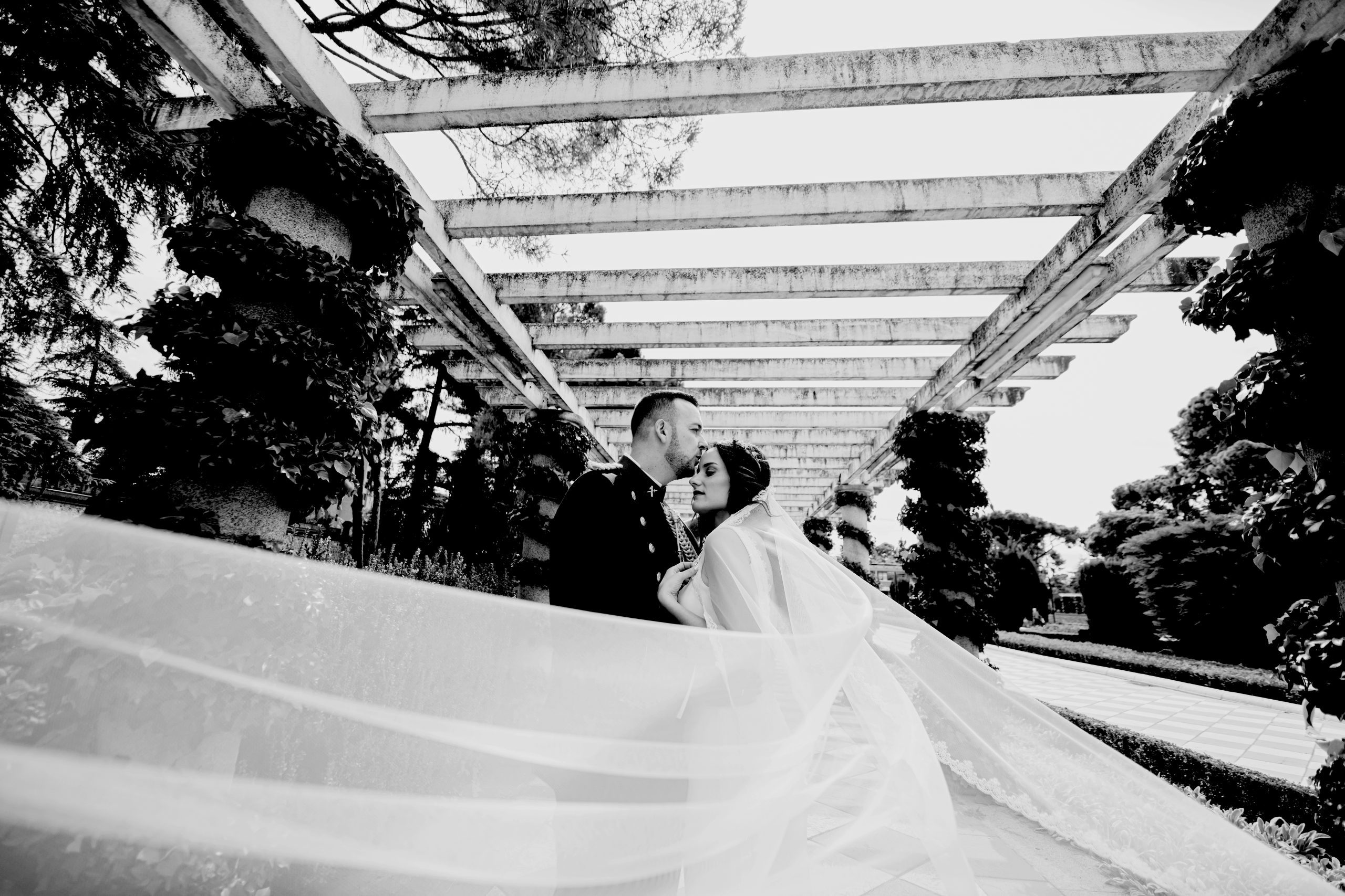 Fotografía en blanco y negro de una pareja